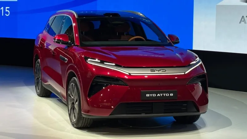 BYD Atto 8 kommt 2027: 764 PS, 653 km, Blitzladen