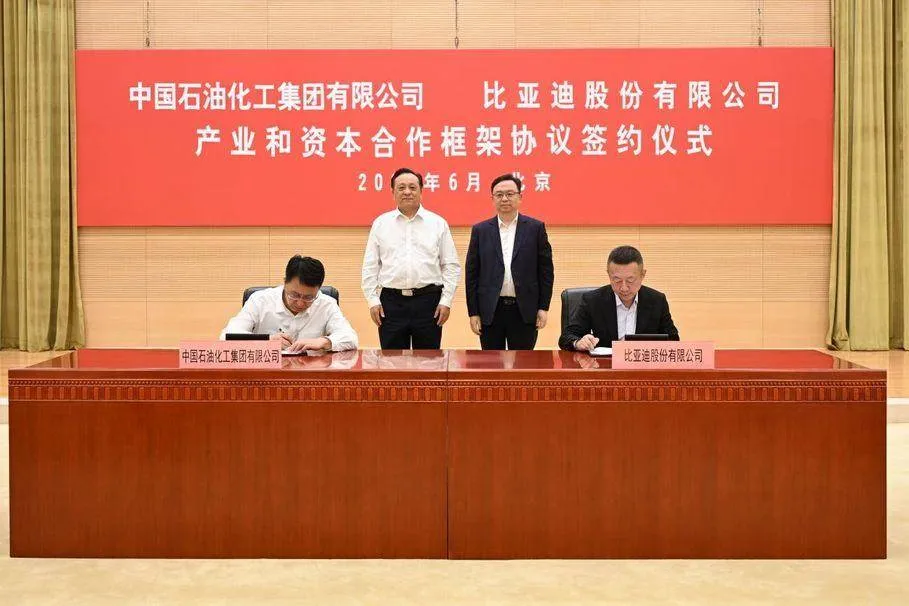 BYD und Sinopec: 20.000 Ultra-Schnellladestationen bis Jahresende