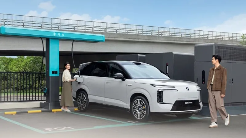 Denza N8L Facelift: 728 kW Flash-Charging ab 44.800 €