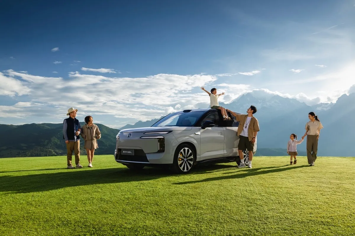 Denza N8L Flash Charge: 3,7 s und 430 km ab 40.900 €